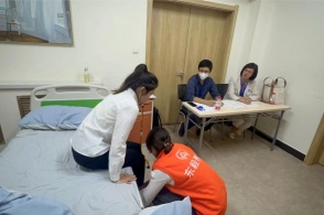 北漂家政女工的自我救贖之路:寫作、畫畫,56歲要為自己活一回|從她說起